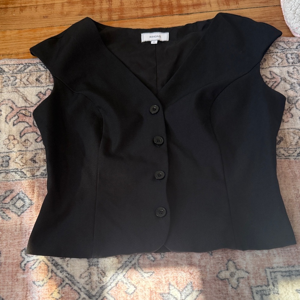 RIHOAS Elegant Black Sleeveless vest